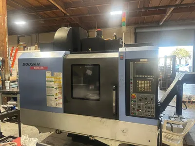 2010 DOOSAN DNM 400 Vertical Machining Centers | Tight Tolerance Machinery (1)