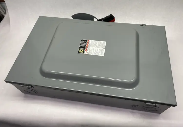 Used SCHNEIDER ELECTRIC SQUARE D SAFETY SWITCH, HEAVY DUTY, FUSIBLE, 200A, 4-WIRE 3-POLE Disconnects Michigan US | Maverick Industrial Sales #1092555