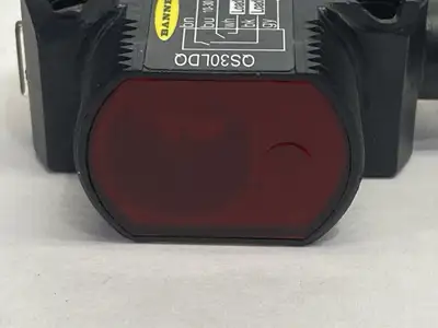 Used Banner Engineering Long-Range Laser Diffuse Sensor 70231 DAMAGED CASE Photoelectric Sensors Michigan US | Maverick Industrial Sales #1402264