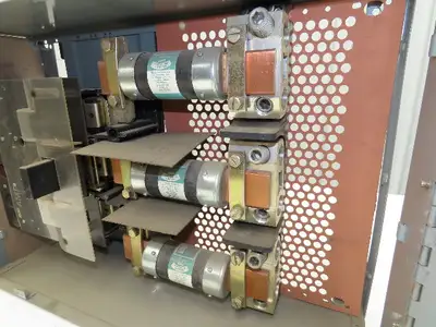 Westinghouse FDP325R Safety Disconnect Switch 400A 240VAC 100Hp 3Ph Fused