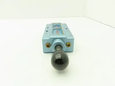 Honeywell Skinner S3B0BCX2 Pneumatic Directional Hand Lever Valve 5/2 Pos 1/4"