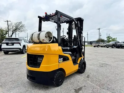 USED 2017 CAT C6000
