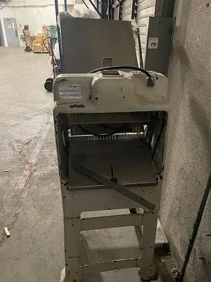 Oliver Bread Slicer
