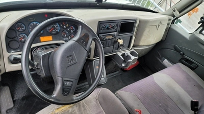 2013 International 4300 flat deck truck w/ Air Brakes