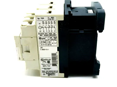 NEW SCHNEIDER ELECTRIC CAD32B7 AUXILIARY CONTACT