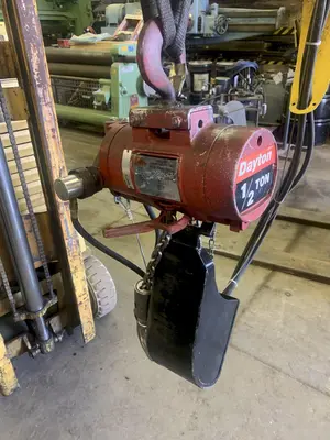 2005 DAYTON 4ZW56 Cranes, Hoists | Rock Solid Tools (1)