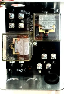 NEW HONEYWELL R882F1038 RELAY 2 WIRE 24VOLT 50/60HZ