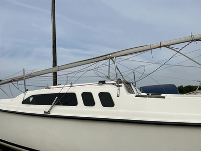 USED 1998 HUNTER TBD