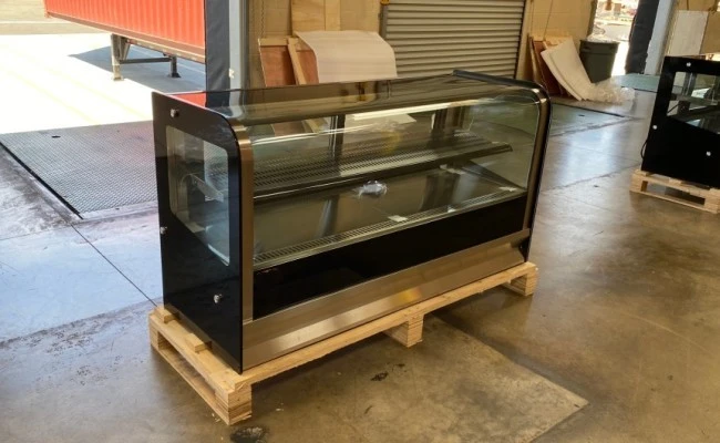 171-0286 Countertop Full Service Self Contained Bakery Case Cooler