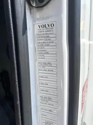 USED 2022 VOLVO VNR42T300