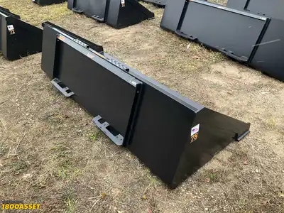 New Tomahawk 78” skid steer bucket, welded on high carbon cutting edge, skid steer quick attach