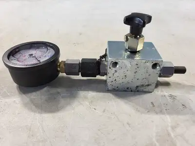 0-3700 PSI Gauge with Metering Block