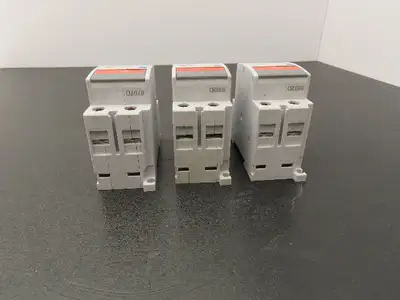 Fuji Electric CP30FM-2P002 Circuit Breakers 250VAC 2A 2-Pole Lot of 3