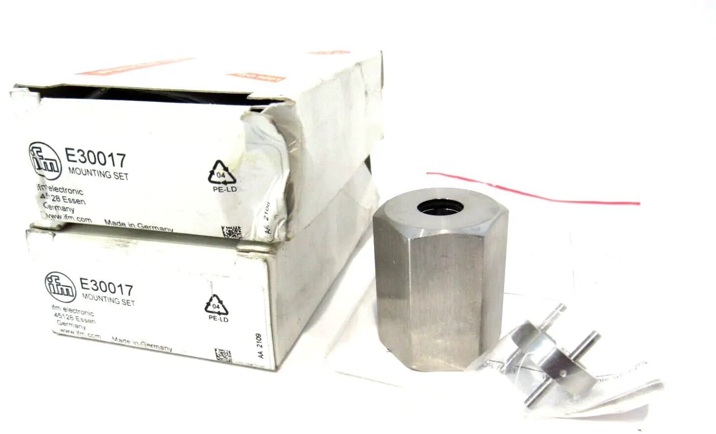 LOT OF 2 NEW EFECTOR E30017 MOUNTING SET