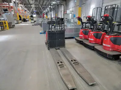 USED RAYMOND 8410