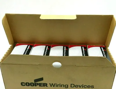 10 NEW COOPER CWL520P PLUG 20A 125V 2P3W H/L BLACK / WHITE