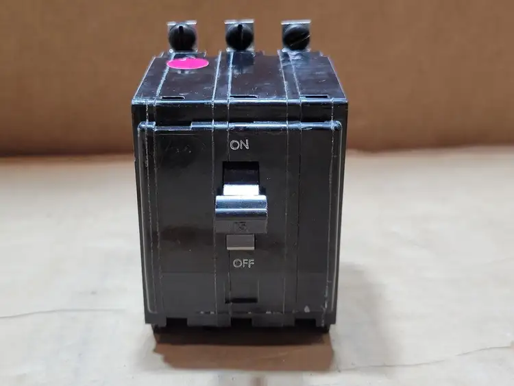 Used SQUARE D QOB315 Switchgears British Columbia CA | Lenmark #835752
