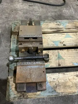 6" LOCKWELL MODEL TLD-60 DOUBLE CLAMP VISE, WITH ANTI-LIFT MECHANISM: YOBRO #25060