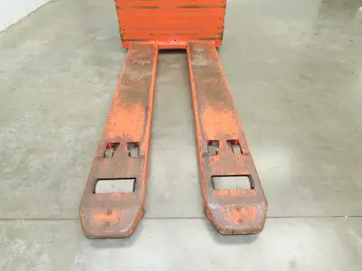 Toyota 8HBW30 Electric Walkie Pallet Jack 6000 lb 61" Forks 8.5" Lift 24V 814H