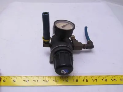 Watts D11-02DJC Fluid Air Pneumatic Regulator/Filter 300PSI Max. w/Gauge