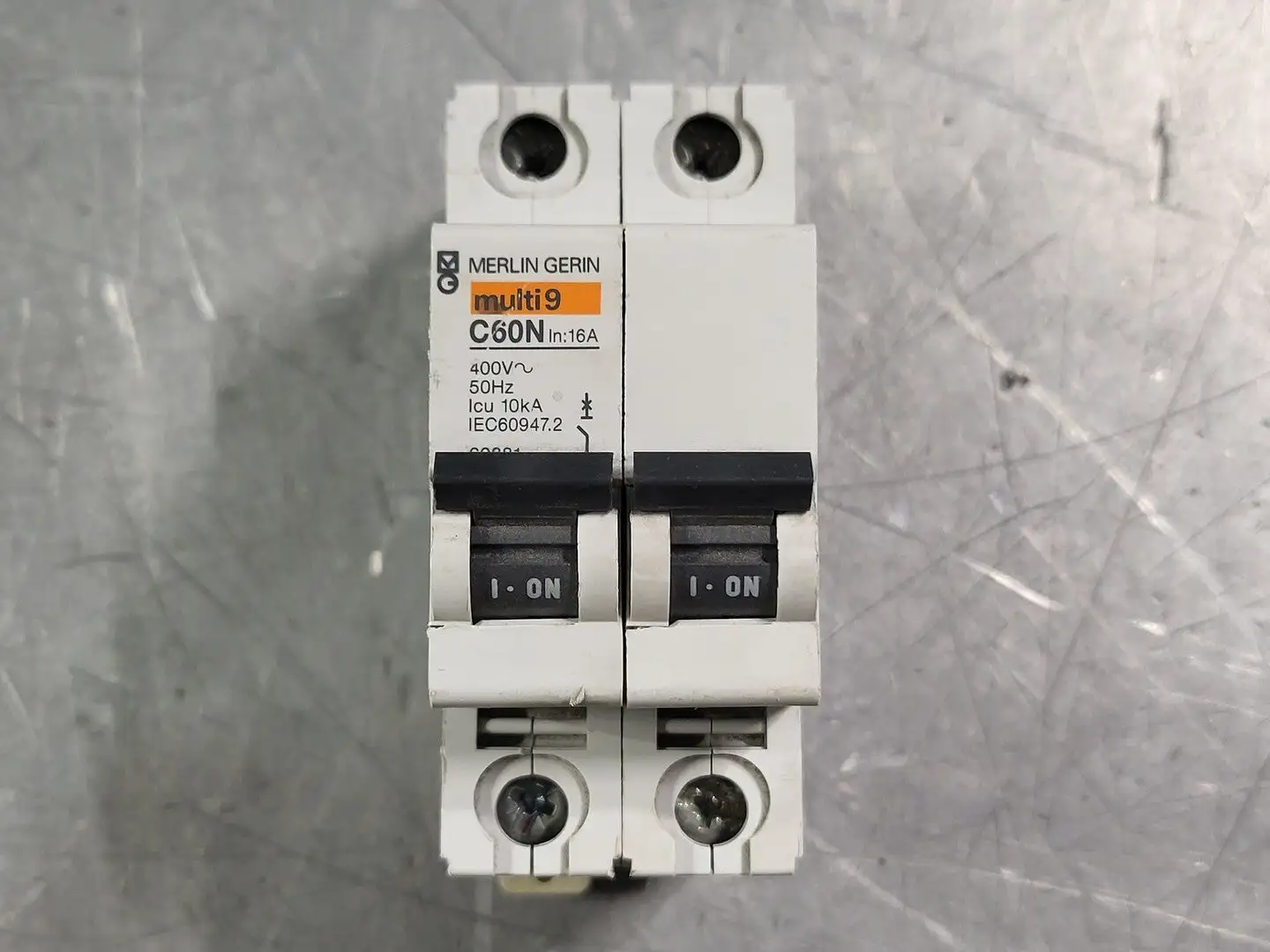 16 Amp, 2 Pole, 400 volts Circuit Breaker (Bag of 4)