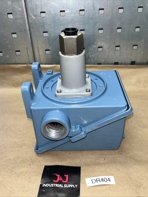 UNITED ELECTRIC J402-610 PRESSURE SWITCH, 1/4" NPT, 15A, 100-1000PSI/6.9-68.9BAR