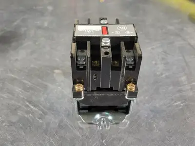 NEW ALLEN-BRADLEY 700-N200A1