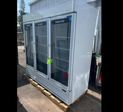 Turbo Air TGF-72SD-N 78” Three Section Display Freezer w/ Swing Doors - Bottom Mount Compressor, White, 115vTurbo Air TGF-72SD-N 78” Three Section Display Freezer w/ Swing Doors - Bottom Mount Compressor, White, 115v