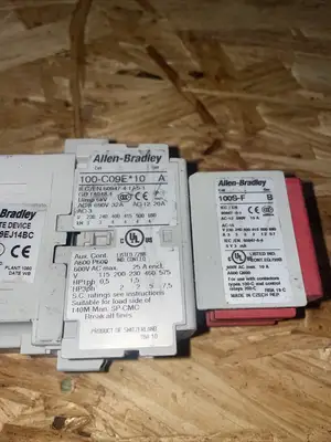 Allen-Bradley 100-C09E*10 Coil Control Relay Assembly Contactor Series A 690 V