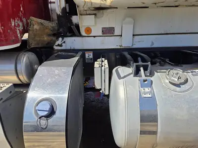 USED 2013 PETERBILT 384
