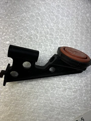 ** Preowned 24 Piece Rubbermaid Shoe  Support Brackets 610 Fast Shipp 40002700#