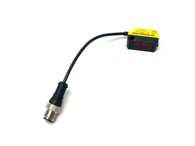 USED BANNER ENGINEERING WORLD-BEAM PHOTOELECTRIC SENSOR, ADJUSTABLE FIELD