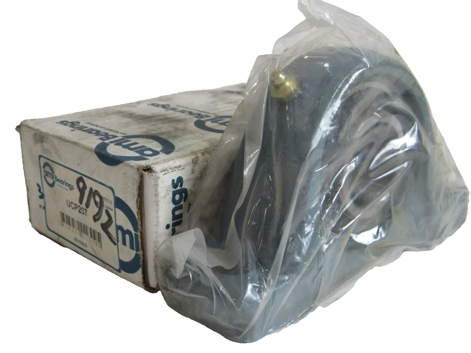 NEW AMI BEARINGS UCP207 PILLOW BLOCK BEARING