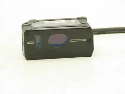 Keyence IL-030 CMOS Multi-Function Analog Laser Sensor 20 to 45 mm Range