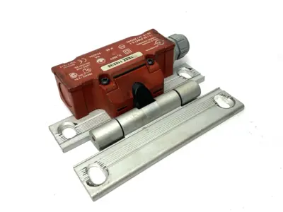 USED SCHMERSAL HINGE SAFETY SWITCH 250V