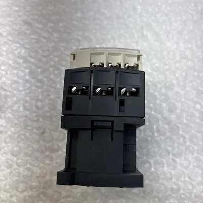 NEW Schneider LC1D18G7