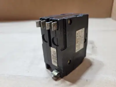 Used SQUARE D QO220 Switchgears British Columbia CA | Lenmark #1486885