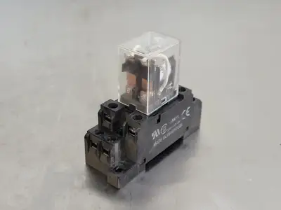 USED OMRON LY2
