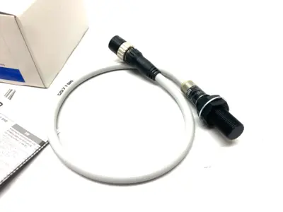 NEW OMRON PROXIMITY SENSOR FLUORORESIN COATING 3MM RANGE