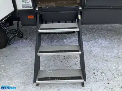 USED 2018 FOREST RIVER VIBE 288RLS