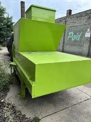USED ACCURATE 2 YARD STATIONARY COMPACTOR