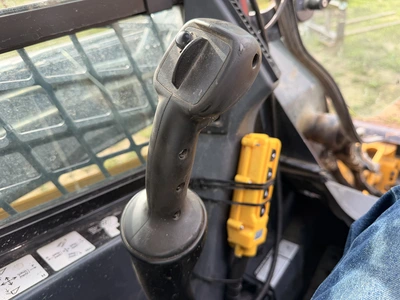 Used 2015 JOHN DEERE 326E WITH 1,162 HOURS Skid Steer Loaders Michigan US | Miedema Asset Management Group #1424758