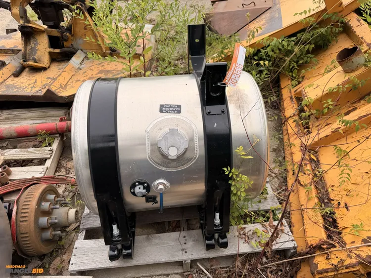 Used DTNA 50 GALLON FUEL TANK WITH STRAPS.  CAME OF FREIGHTLINER Aluminum  Tanks Michigan US | Miedema Asset Management Group #1357569