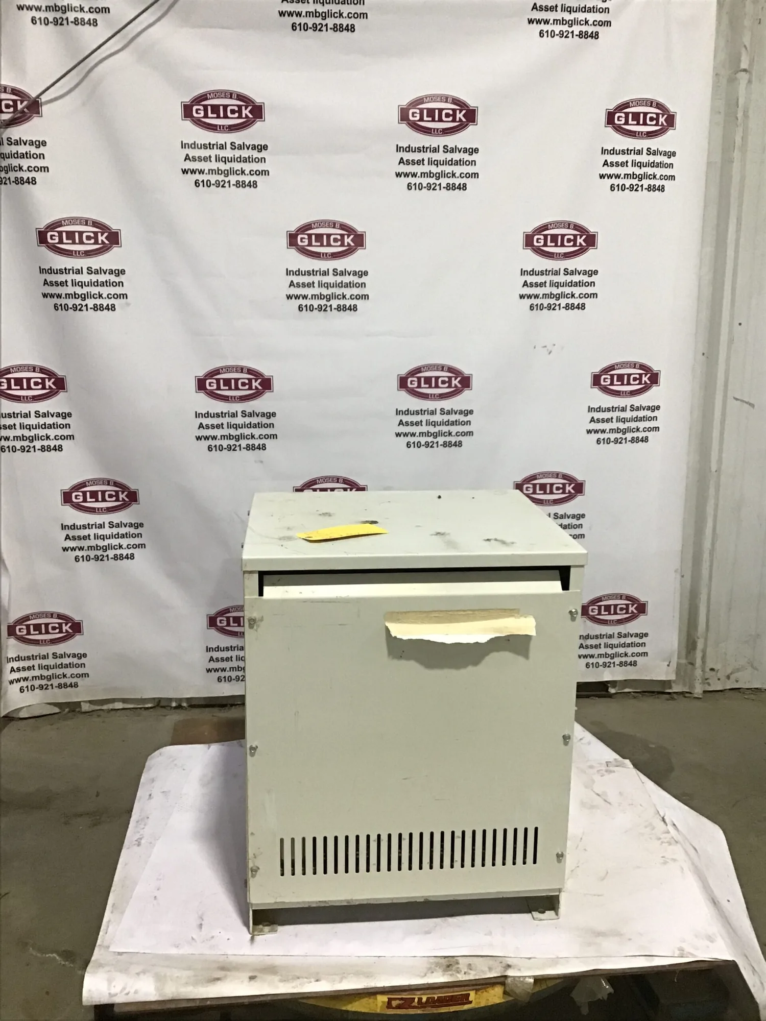 MGE topaz 800 Power conditioner model no.t800F-10000