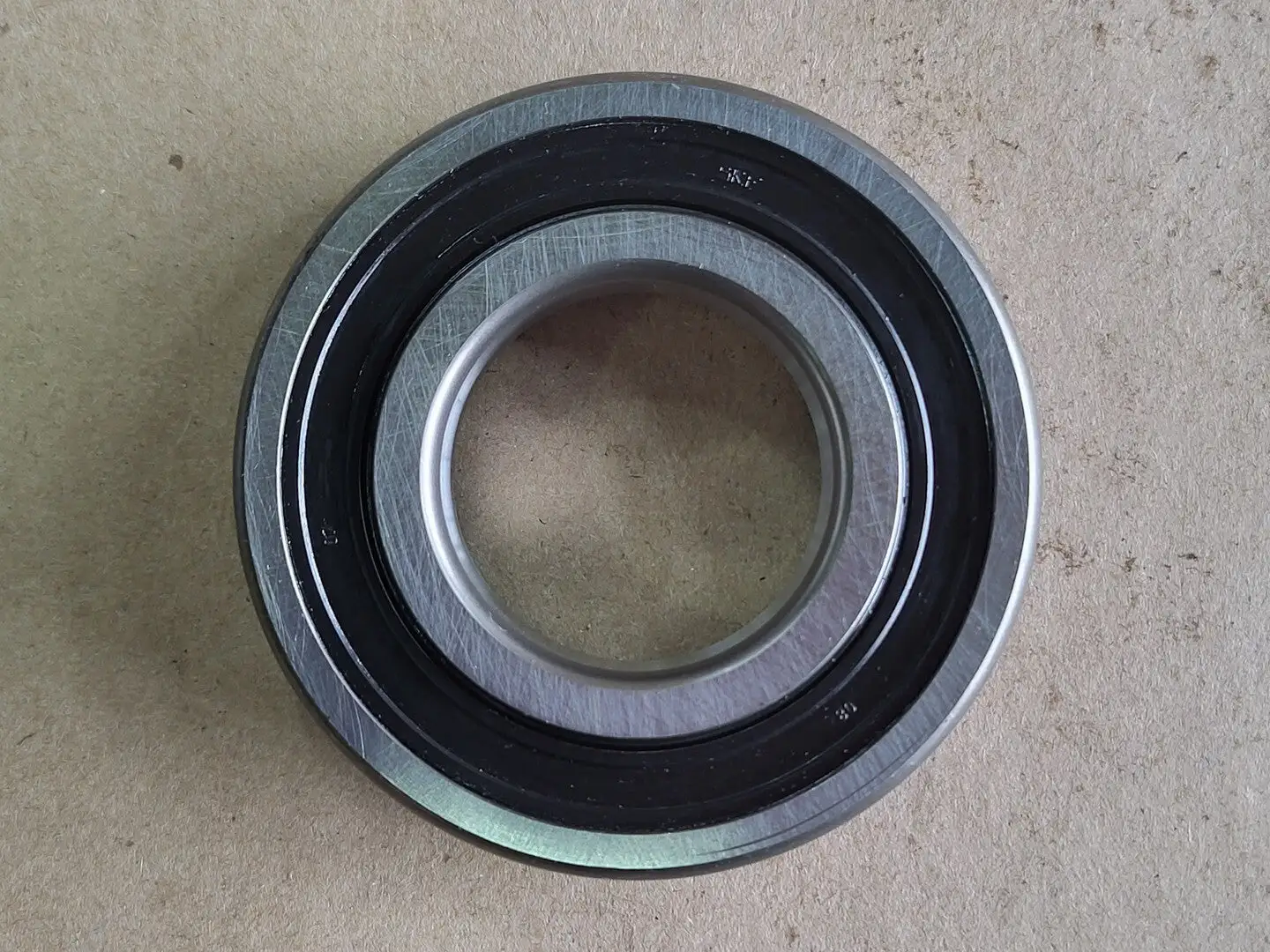 NEW SKF 6207-2RS1/C3