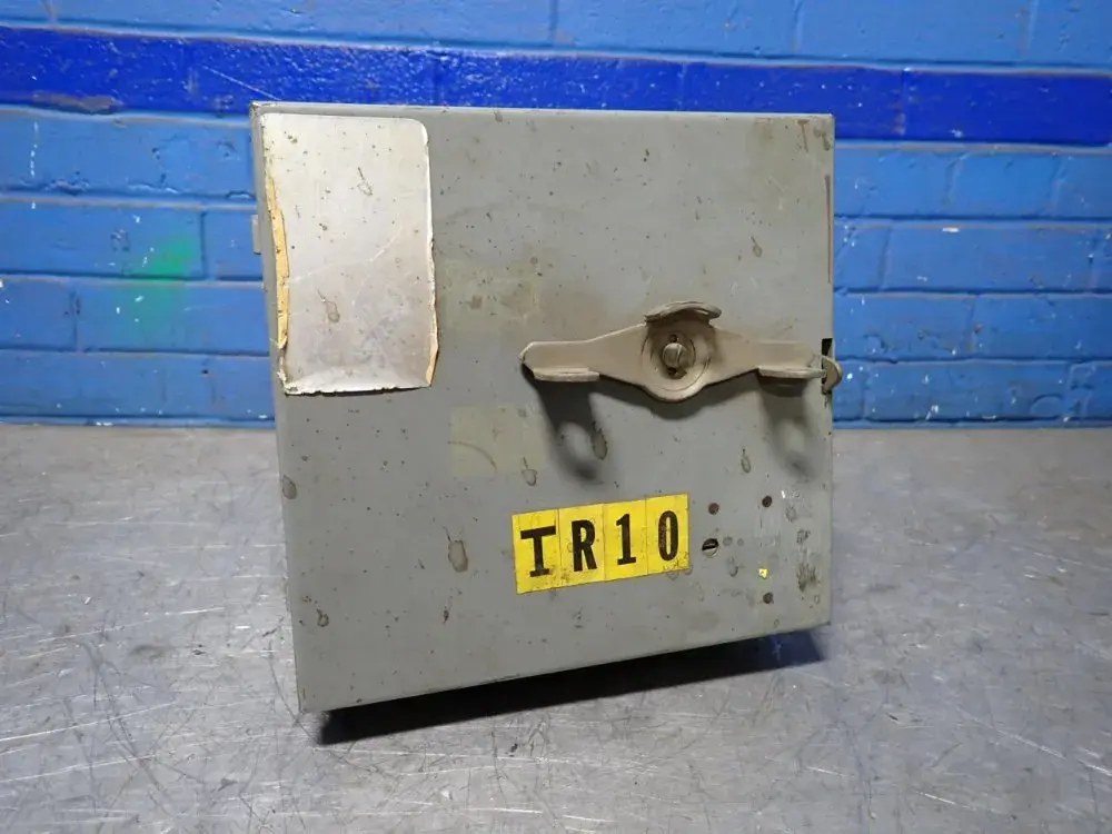 General Electric 30 A Bus Plug