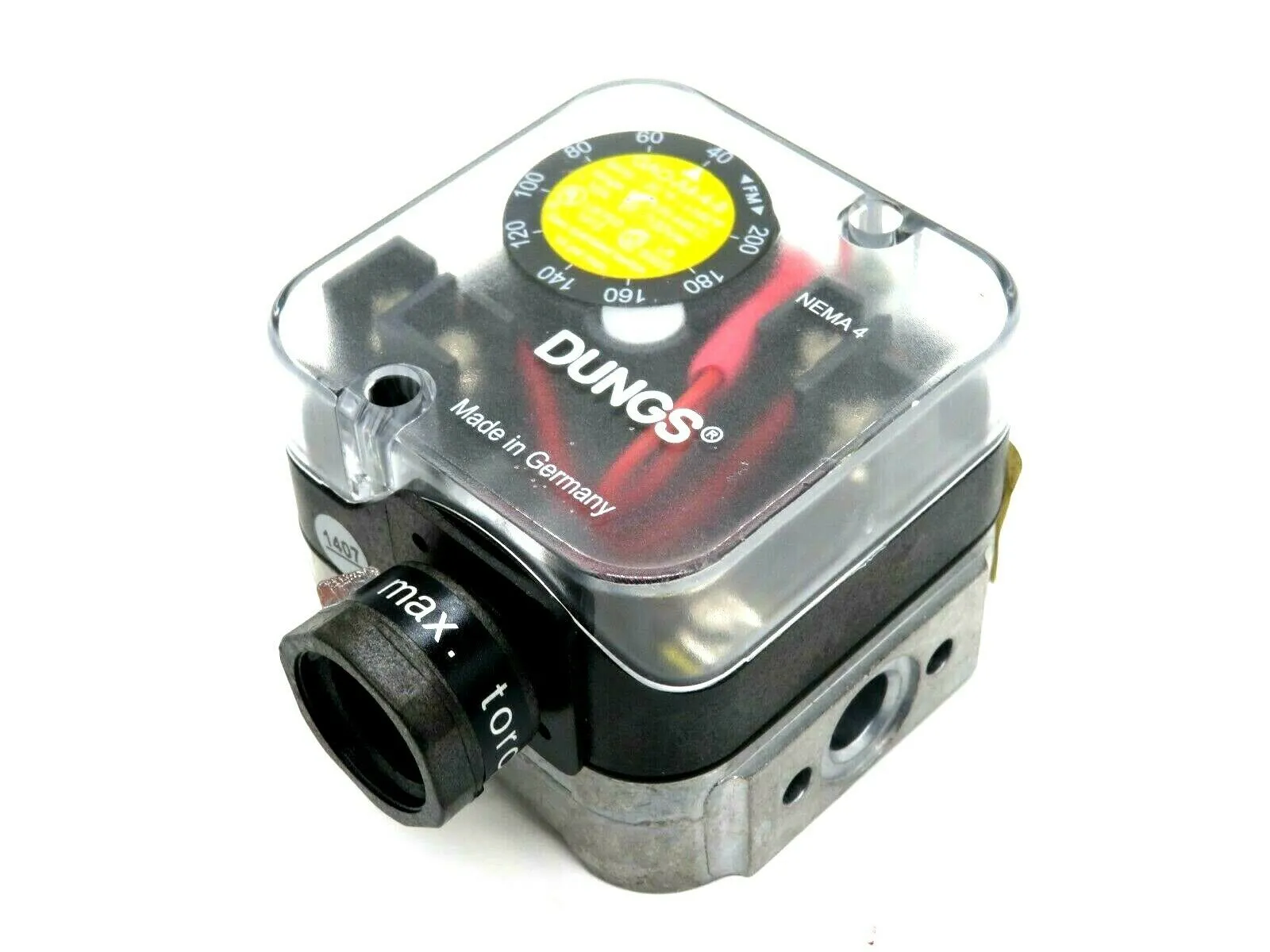 NEW DUNGS 217-094A GAS PRESSURE SWITCH 1/2" 217094A