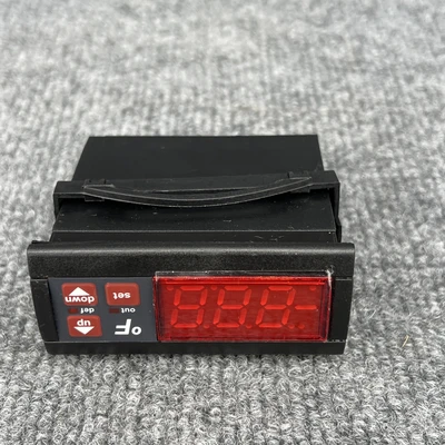Used Dwyer Instruments TS-13010 Temperature Controls California US | Davliegogo LLC #1705719