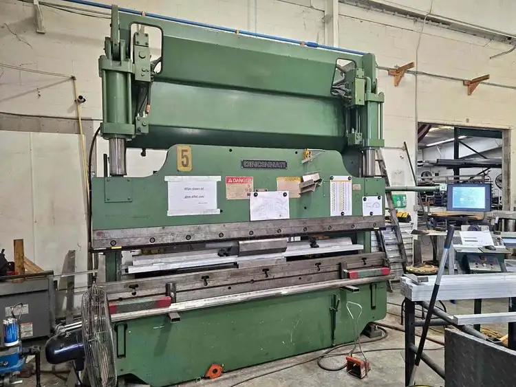 1999 CINCINNATI CB90II 90 TON PRESS BRAKE Press Brakes-Hydraulic Power | Asset Exchange Corporation