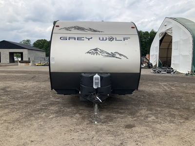 USED 2015 CHEROKEE GREY WOLF